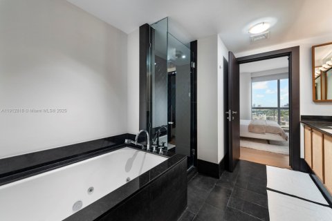 Condominio en venta en Miami Beach, Florida, 2 dormitorios, 122.26 m2 № 2088999 - foto 14