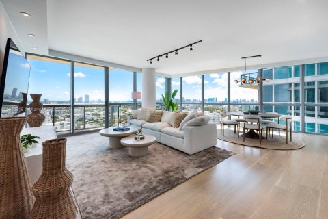 Condominio en Miami Beach, Florida, 2 dormitorios № 2088999