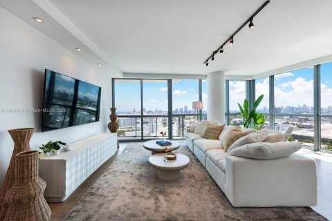 Condominio en venta en Miami Beach, Florida, 2 dormitorios, 122.26 m2 № 2088999 - foto 2