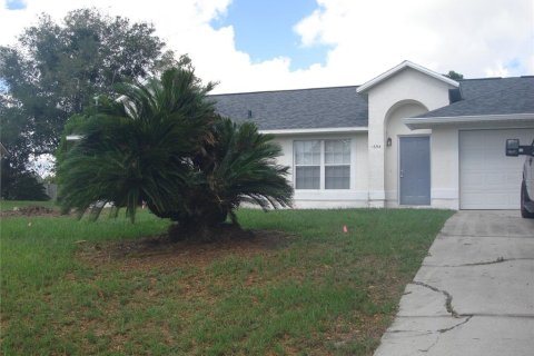 House in Deltona, Florida 3 bedrooms, 162.76 sq.m. № 2379249 - photo 2
