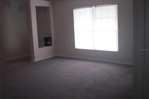 House in Deltona, Florida 3 bedrooms, 162.76 sq.m. № 2379249 - photo 5
