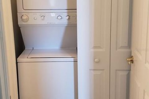 Condo in Land O' Lakes, Florida, 1 bedroom № 2092573 - photo 9