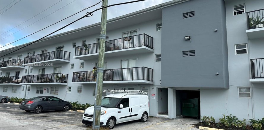 Estudio en el Condominio en Hallandale Beach, Florida № 1979300