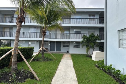 Condominio en alquiler en Hallandale Beach, Florida № 1979300 - foto 3