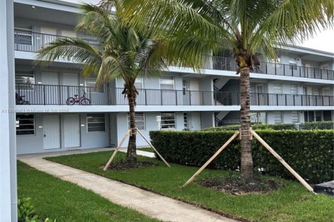 Condominio en alquiler en Hallandale Beach, Florida № 1979300 - foto 4