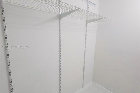Townhouse in Miami, Florida 2 bedrooms, 77.57 sq.m. № 1889392 - photo 15