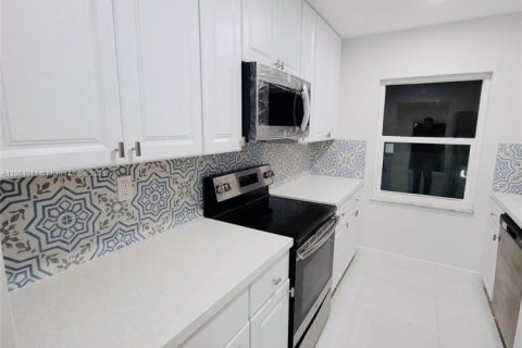 Townhouse in Miami, Florida 2 bedrooms, 77.57 sq.m. № 1889392 - photo 7