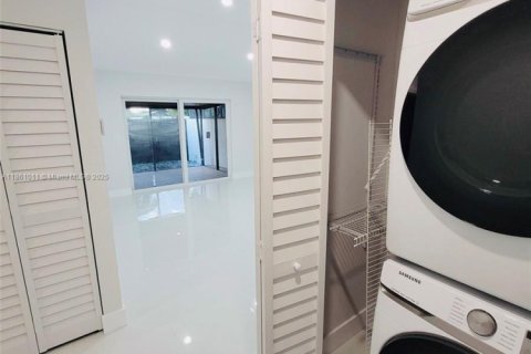 Townhouse in Miami, Florida 2 bedrooms, 77.57 sq.m. № 1889392 - photo 4