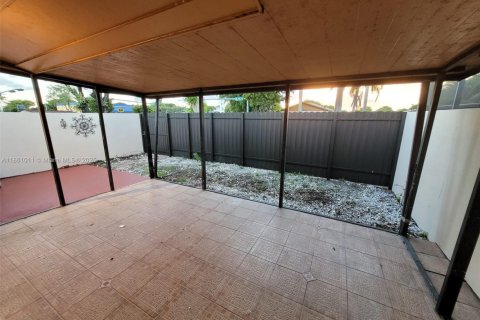 Townhouse in Miami, Florida 2 bedrooms, 77.57 sq.m. № 1889392 - photo 16