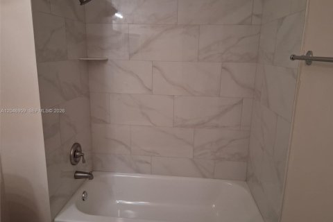 Appartement à louer à Coral Springs, Floride: 2 chambres № 2243267 - photo 7