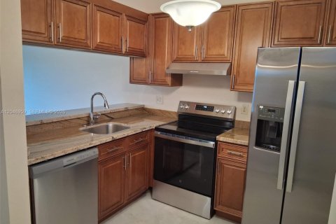 Appartement à louer à Coral Springs, Floride: 2 chambres № 2243267 - photo 2