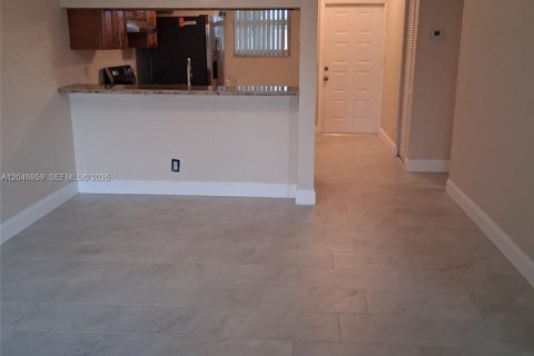 Appartement à louer à Coral Springs, Floride: 2 chambres № 2243267 - photo 4