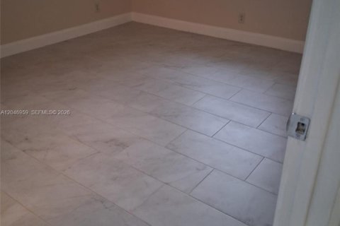 Appartement à louer à Coral Springs, Floride: 2 chambres № 2243267 - photo 11