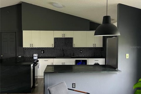 House in Kissimmee, Florida 4 bedrooms, 176.51 sq.m. № 2225468 - photo 4