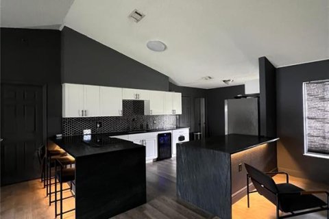 House in Kissimmee, Florida 4 bedrooms, 176.51 sq.m. № 2225468 - photo 8