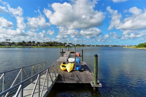 House in Apollo Beach, Florida 3 bedrooms, 182.65 sq.m. № 1823193 - photo 11