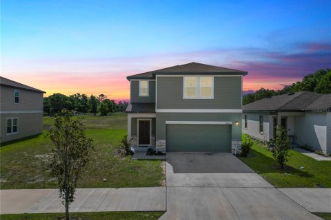House in Dade City, Florida 5 bedrooms, 257.9 sq.m. № 1735051 - photo 1