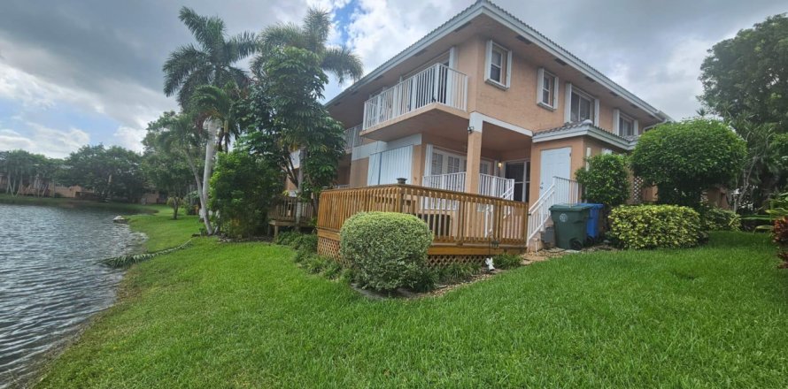 Townhouse in Oakland Park, Florida 3 bedrooms, 118.26 sq.m. № 2084011