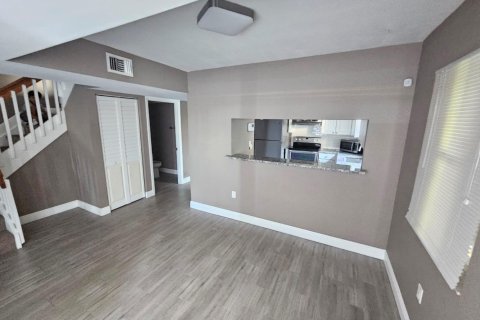 Townhouse in Oakland Park, Florida 3 bedrooms, 118.26 sq.m. № 2084011 - photo 3