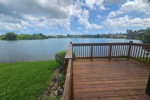 Townhouse in Oakland Park, Florida 3 bedrooms, 118.26 sq.m. № 2084011 - photo 6