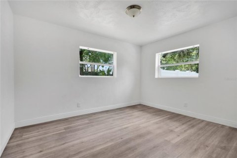 House in Tampa, Florida 3 bedrooms, 107.02 sq.m. № 2157081 - photo 6