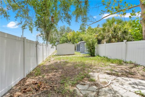 House in Tampa, Florida 3 bedrooms, 107.02 sq.m. № 2157081 - photo 13