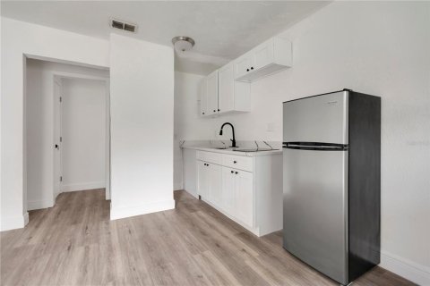 House in Tampa, Florida 3 bedrooms, 107.02 sq.m. № 2157081 - photo 8