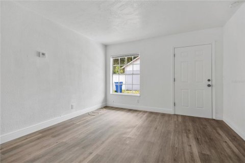 House in Tampa, Florida 3 bedrooms, 107.02 sq.m. № 2157081 - photo 3