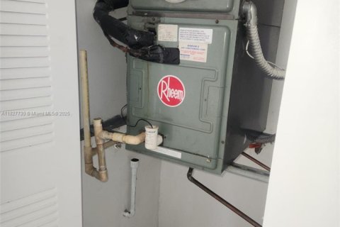 Copropriété à vendre à Miami, Floride: 2 chambres, 83.05 m2 № 1977298 - photo 16