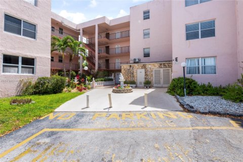 Condo in Lauderdale Lakes, Florida, 2 bedrooms  № 1487580 - photo 20