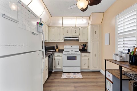 Condo in Lauderdale Lakes, Florida, 2 bedrooms  № 1487580 - photo 6