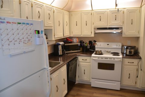 Condo in Lauderdale Lakes, Florida, 2 bedrooms  № 1487580 - photo 1