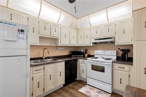 Condo in Lauderdale Lakes, Florida, 2 bedrooms  № 1487580 - photo 9