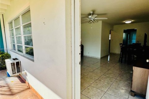 Condominio en venta en North Miami Beach, Florida, 1 dormitorio, 63.55 m2 № 2028355 - foto 25