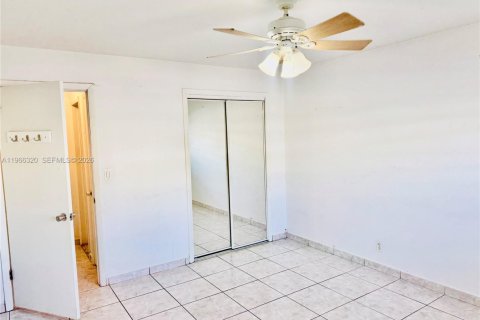 Condominio en venta en North Miami Beach, Florida, 1 dormitorio, 63.55 m2 № 2028355 - foto 5