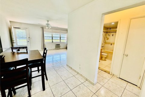 Condominio en venta en North Miami Beach, Florida, 1 dormitorio, 63.55 m2 № 2028355 - foto 24