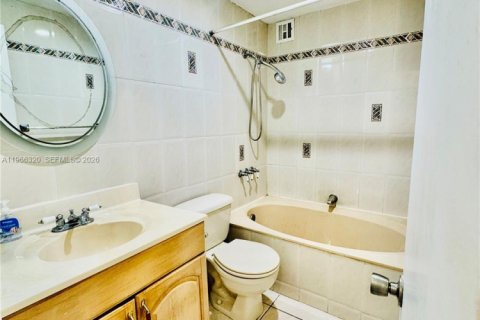 Condominio en venta en North Miami Beach, Florida, 1 dormitorio, 63.55 m2 № 2028355 - foto 8