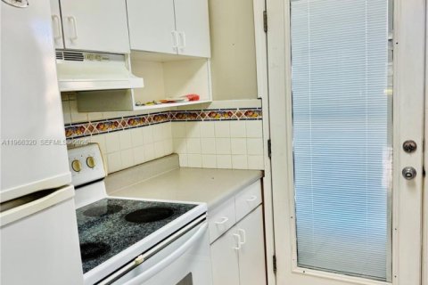 Condominio en venta en North Miami Beach, Florida, 1 dormitorio, 63.55 m2 № 2028355 - foto 13