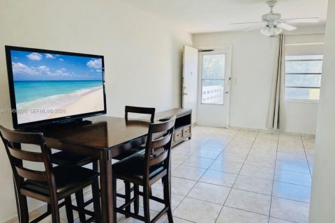 Condominio en venta en North Miami Beach, Florida, 1 dormitorio, 63.55 m2 № 2028355 - foto 20