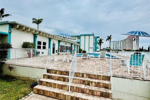 Condominio en venta en North Miami Beach, Florida, 1 dormitorio, 63.55 m2 № 2028355 - foto 26