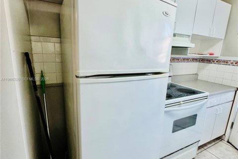 Condominio en venta en North Miami Beach, Florida, 1 dormitorio, 63.55 m2 № 2028355 - foto 12