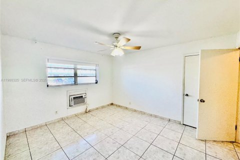 Condominio en venta en North Miami Beach, Florida, 1 dormitorio, 63.55 m2 № 2028355 - foto 6