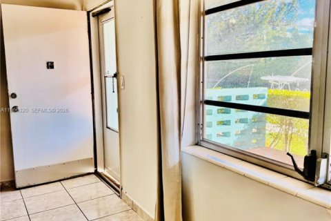 Condominio en venta en North Miami Beach, Florida, 1 dormitorio, 63.55 m2 № 2028355 - foto 21