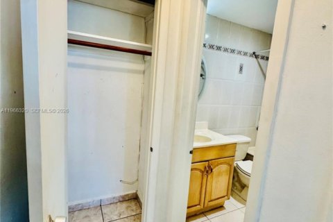 Condominio en venta en North Miami Beach, Florida, 1 dormitorio, 63.55 m2 № 2028355 - foto 10
