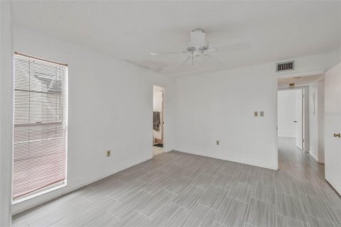 Condo in New Port Richey, Florida, 2 bedrooms  № 2167272 - photo 14