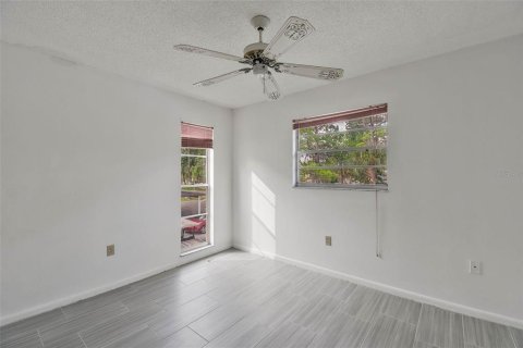 Condo in New Port Richey, Florida, 2 bedrooms  № 2167272 - photo 19