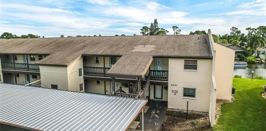 Condo in New Port Richey, Florida, 2 bedrooms  № 2167272