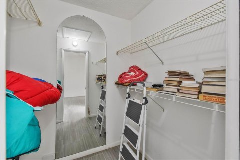 Condo in New Port Richey, Florida, 2 bedrooms  № 2167272 - photo 16