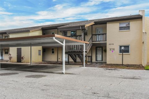 Condo in New Port Richey, Florida, 2 bedrooms  № 2167272 - photo 2