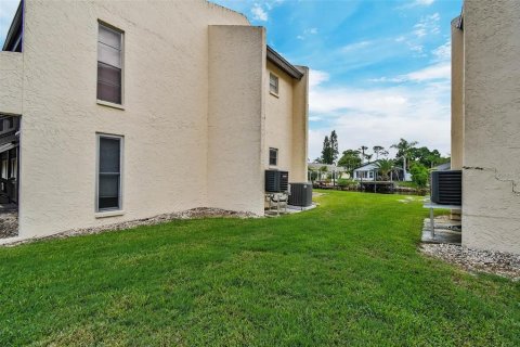 Condo in New Port Richey, Florida, 2 bedrooms  № 2167272 - photo 23